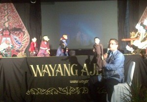 DEDE YUSUF Punya Bakat Jadi Dalang Wayang Golek