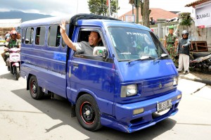 Kisah Heryawan Jadi Supir Angkot Pangalengan-Talegong