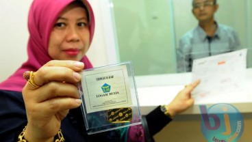 Harga Emas di Bursa Comex Turun 2,57% Per Ounce