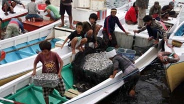 Nelayan di Padang Dapat Bantuan