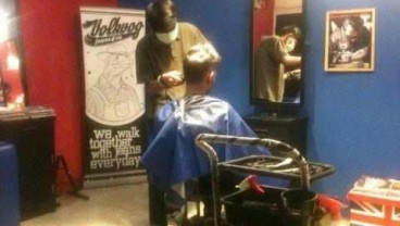 Sisir Untung Lewat Jasa Potong Rambut