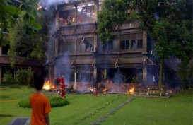 Kobaran Api di Gedung C Fisip UI Berhasil Dipadamkan