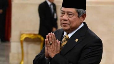 Wah, SBY Sentuh dan Angkat Trofi Piala Dunia