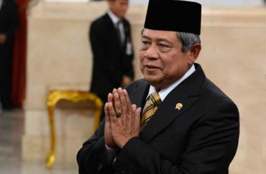 Wah, SBY Sentuh dan Angkat Trofi Piala Dunia