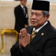 Wah, SBY Sentuh dan Angkat Trofi Piala Dunia