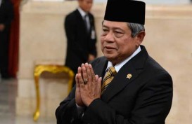 Wah, SBY Sentuh dan Angkat Trofi Piala Dunia
