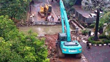 Ambles & Banjir, Jl.TB Simatupang Jaksel Mulai Diperbaiki, Lalu Lintas Dialihkan