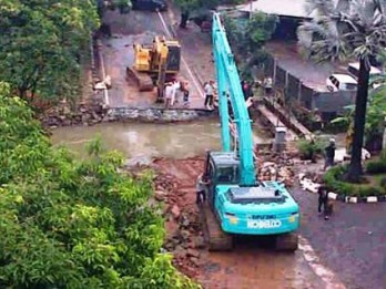 Ambles & Banjir, Jl.TB Simatupang Jaksel Mulai Diperbaiki, Lalu Lintas Dialihkan