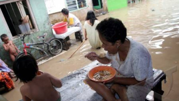 Sungai Krukut Meluap, Warga Karet Tengsin Kembali Mengungsi