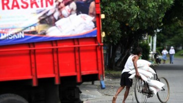 Surat Belum Diteken Ratu Atut, Penyaluran Raskin di Banten Tertunda