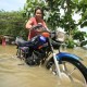 Menko Kesra Datangi Korban Banjir Bandang Manado