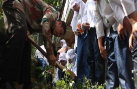 Istri Pimpinan BUMN di Riau Tanam 1.000 Pohon