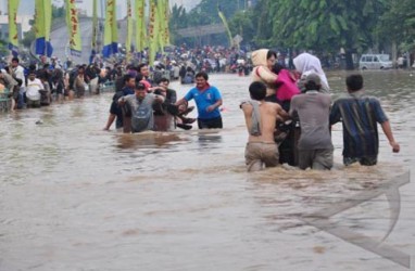 Banjir Jakarta: Pengungsi Butuh Selimut & Tikar