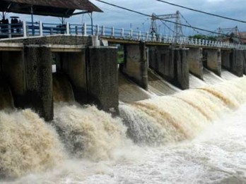 Waspada! Permukaan Air Sungai Ciliwung Kembali Naik