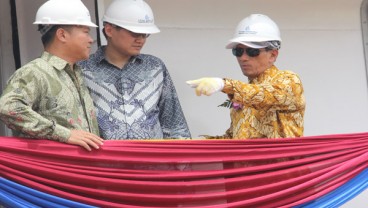 Indo Straits Operasional Kapal Crane Barge Buatan Balikpapan