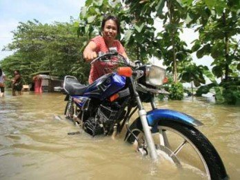 Banjir Manado Surut, Giliran Bersih-Bersih Lumpur