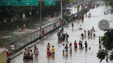 BPJS Ketenagakerjaan Salurkan Ikan Asin Untuk Korban Banjir