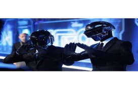 Grammy Award: Raih Rekaman Terbaik, Daft Punk Tetap Saja Tak Bicara