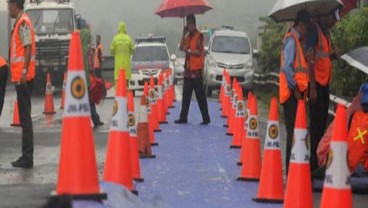 Perbaikan Lamban, Contraflow Di KM 72 Cipularang Dilanjutkan