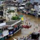 Banjir Lagi, Warga Karet Tengsin Mulai Mengungsi