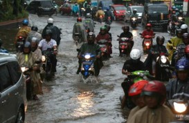 Jakarta Diguyur Hujan Deras, Ini Lokasi Genangan Air & Banjir