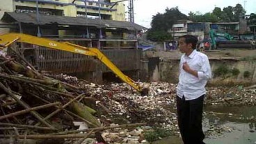 Warga Bantaran Ciliwung Serega Direlokasi