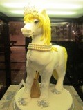 Patung Kuda Cantik Dari Coklat Meriahkan Imlek