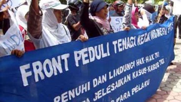 Tuntut Keadilan Erwiana, Buruh Migran Demo Istana