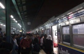 Commuter Line Jakarta-Bogor Terbakar di Manggarai