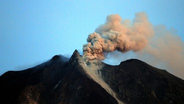 BNPB Lanjutkan Evakuasi Korban Awan Panas Sinabung