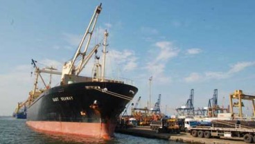 Kapal Spanyol Terbelah, Hantam Dinding Laut