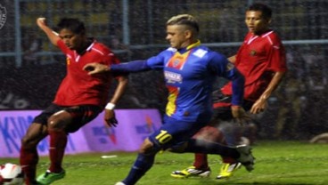 ISL 2014:  Arema Lumat Persik 5-0