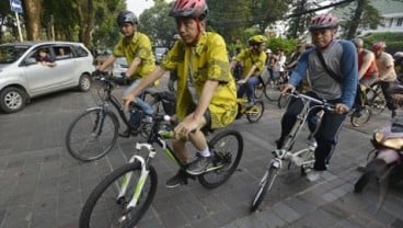 Hari Ini Jokowi Gowes, Ahok Naik BKTB