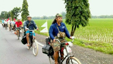 Seribu Penggemar Sepeda Tua Parade di Denpasar