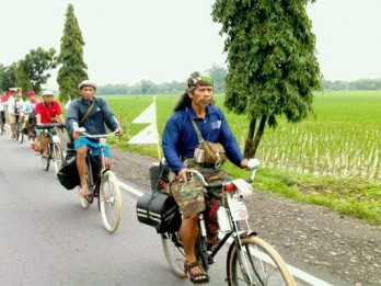 Seribu Penggemar Sepeda Tua Parade di Denpasar