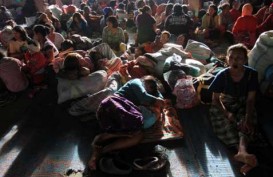 Telkomsel dan PKPU Pasok Air Bersih bagi Pengungsi Gunung Sinabung