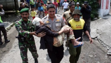 Erupsi Gunung Kelud, Warga Pare Kediri Berhamburan Keluar Rumah