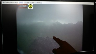 Erupsi Gunung Kelud, Hujan Abu dan Kerikil Hingga Radius 30 Km