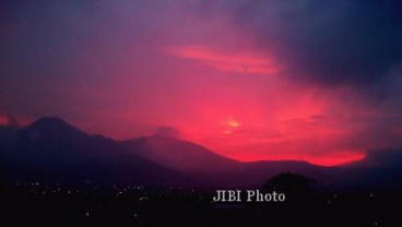 Gunung Kelud Meletus: Semburkan Material Hingga 17 KM