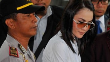 Kasus TPPU Wawan: Artis Jennifer Dunn Diperiksa KPK & Serahkan Mobil