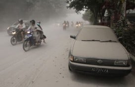 Gunung Kelud Meletus: Jangan Pakai Softlens Saat Hujan Abu