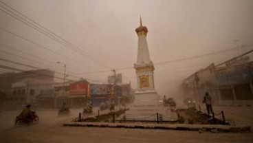 Abu Gunung Kelud, UGM Minta Dosen & Mahasiswa Bersihkan Kampus