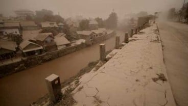 PU Mobilisasi Peralatan ke Lokasi Bencana Erupsi Gunung Kelud