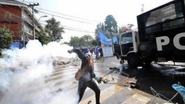 Polisi Thailand & Demonstran Bentrok, 3 Orang Terluka