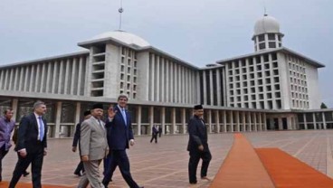 Ini Foto Menlu AS John Kerry di Masjid Istiqlal