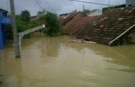 TANGERANG DARURAT BANJIR: Kawasan Perumahan Nyaris Tenggelam