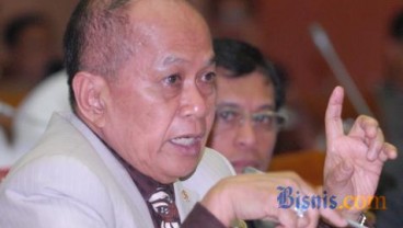 Sjarifuddin Hasan Serahkan Pusat Layanan Usaha Terpadu Ke Pemda Sukabumi