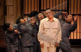 Sambut Usia ke-37 Tahun, Teater Pentaskan "Demonstran"
