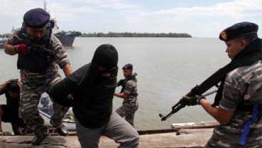 Polisi-Teroris Poso Baku Tembak, Saling Serang Sudah Berlangsung 3 Jam