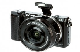 Sony A5000, Kamera Teringan dan Asyik untuk Selfie